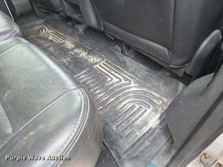 image for item DT7101 2012 Ford F350 Super Duty Crew Cab pickup truck