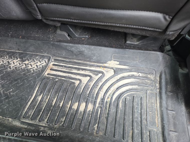 image for item DT7101 2012 Ford F350 Super Duty Crew Cab pickup truck