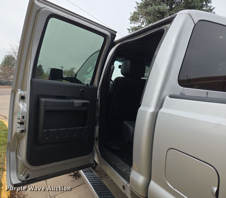 image for item DT7101 2012 Ford F350 Super Duty Crew Cab pickup truck