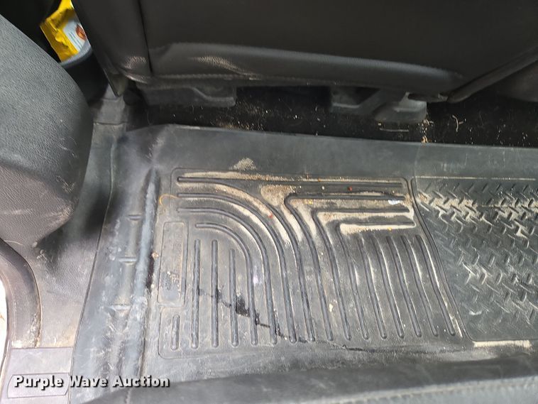 image for item DT7101 2012 Ford F350 Super Duty Crew Cab pickup truck