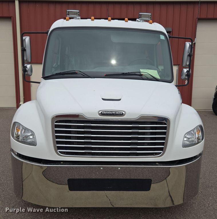 image for item DT7103 2007 Freightliner Business Class M2 Crew Cab flatbed truck