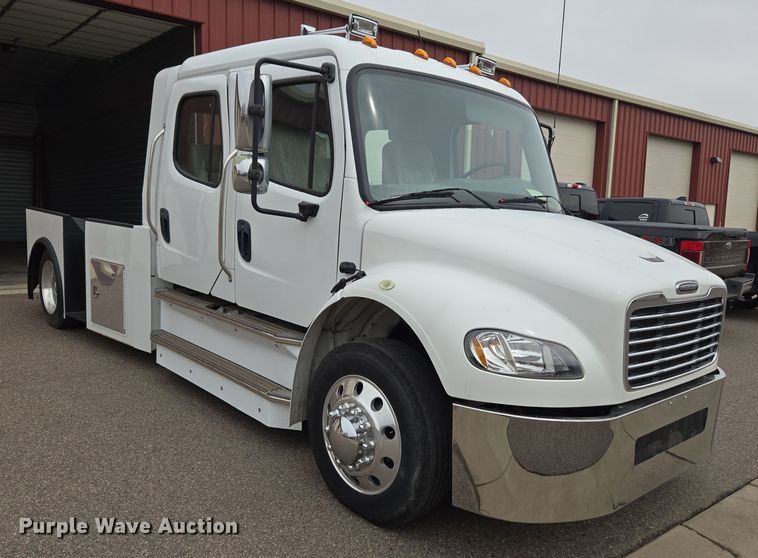 image for item DT7103 2007 Freightliner Business Class M2 Crew Cab flatbed truck