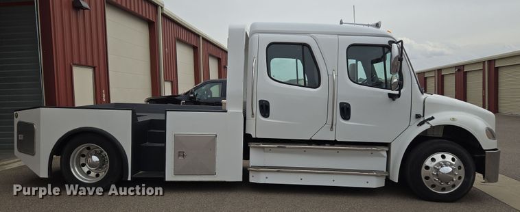 image for item DT7103 2007 Freightliner Business Class M2 Crew Cab flatbed truck