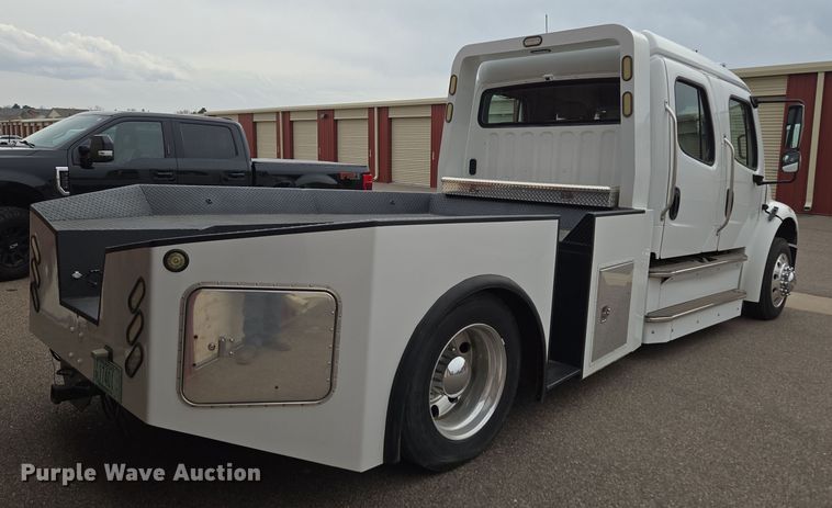 image for item DT7103 2007 Freightliner Business Class M2 Crew Cab flatbed truck