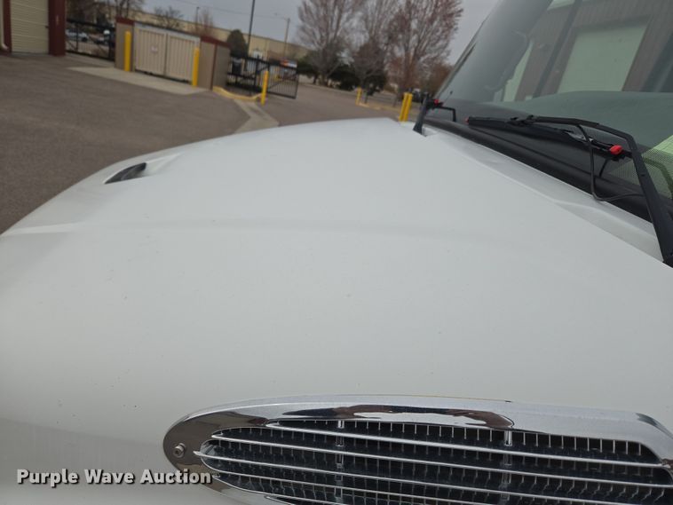 image for item DT7103 2007 Freightliner Business Class M2 Crew Cab flatbed truck