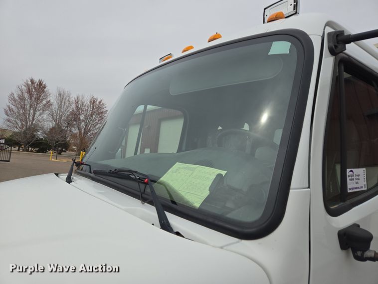 image for item DT7103 2007 Freightliner Business Class M2 Crew Cab flatbed truck