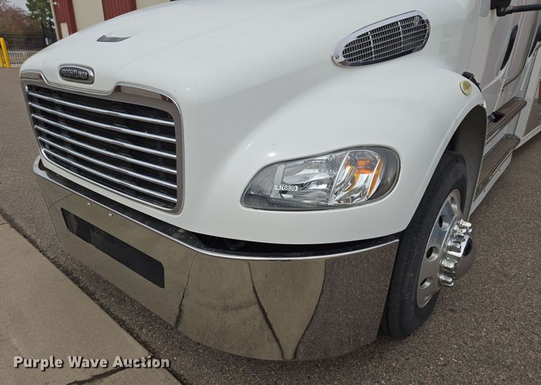 image for item DT7103 2007 Freightliner Business Class M2 Crew Cab flatbed truck