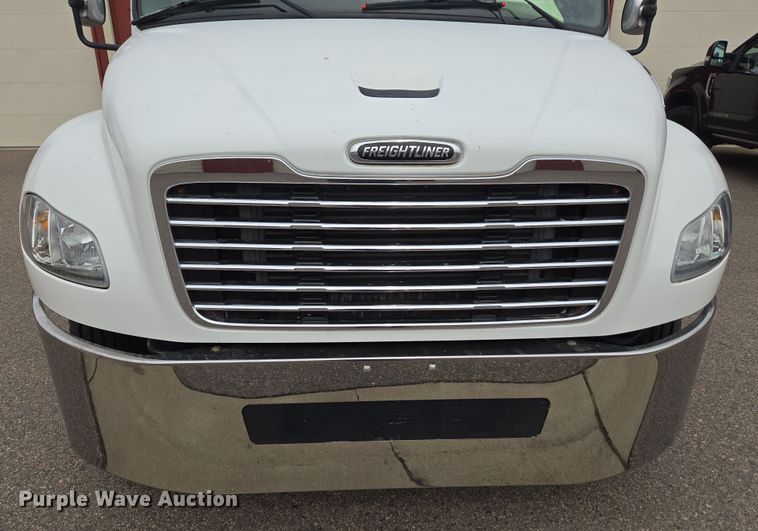 image for item DT7103 2007 Freightliner Business Class M2 Crew Cab flatbed truck