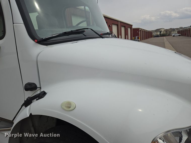 image for item DT7103 2007 Freightliner Business Class M2 Crew Cab flatbed truck