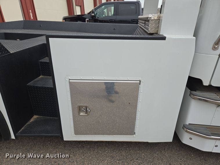 image for item DT7103 2007 Freightliner Business Class M2 Crew Cab flatbed truck