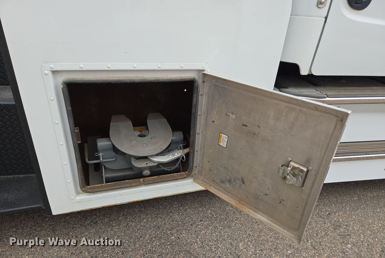 image for item DT7103 2007 Freightliner Business Class M2 Crew Cab flatbed truck