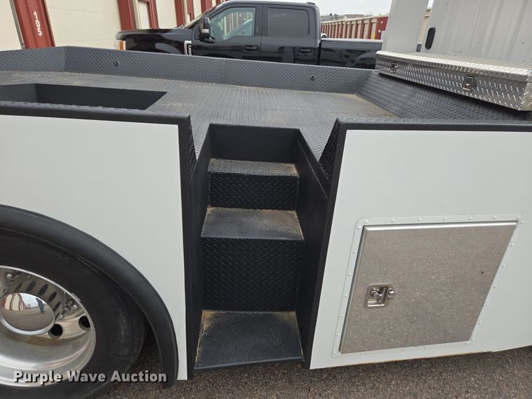 image for item DT7103 2007 Freightliner Business Class M2 Crew Cab flatbed truck