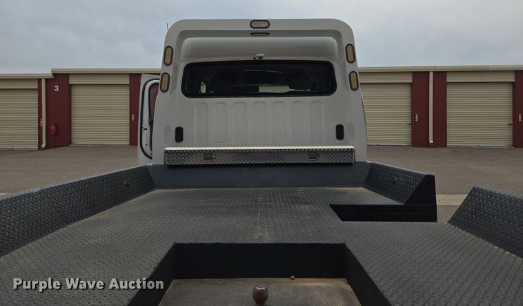 image for item DT7103 2007 Freightliner Business Class M2 Crew Cab flatbed truck