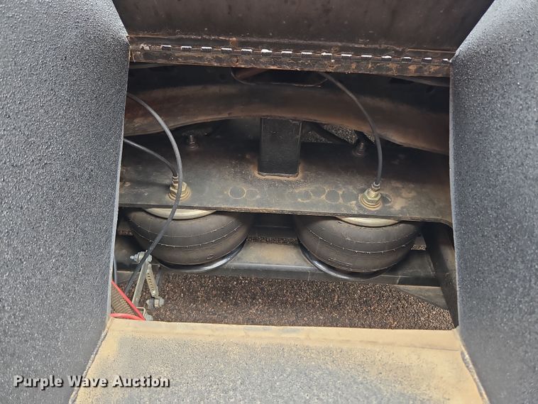 image for item DT7103 2007 Freightliner Business Class M2 Crew Cab flatbed truck