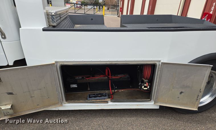 image for item DT7103 2007 Freightliner Business Class M2 Crew Cab flatbed truck