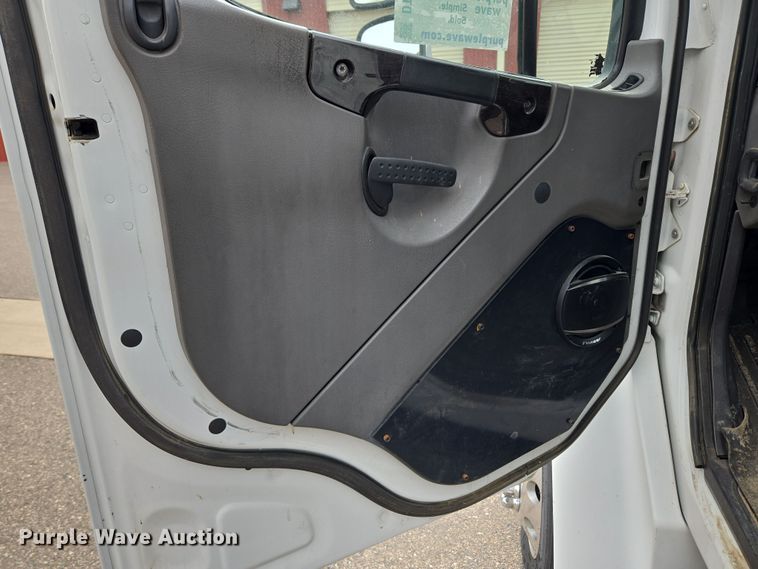 image for item DT7103 2007 Freightliner Business Class M2 Crew Cab flatbed truck