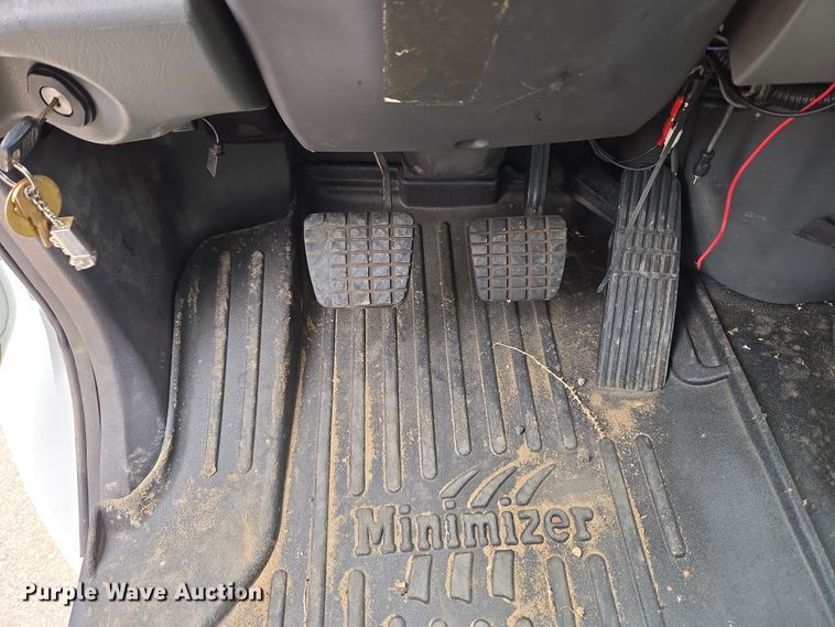 image for item DT7103 2007 Freightliner Business Class M2 Crew Cab flatbed truck