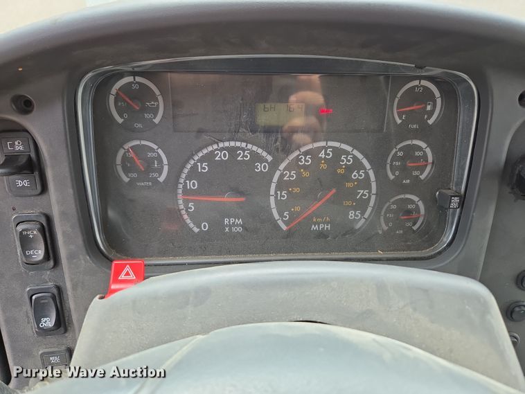 image for item DT7103 2007 Freightliner Business Class M2 Crew Cab flatbed truck