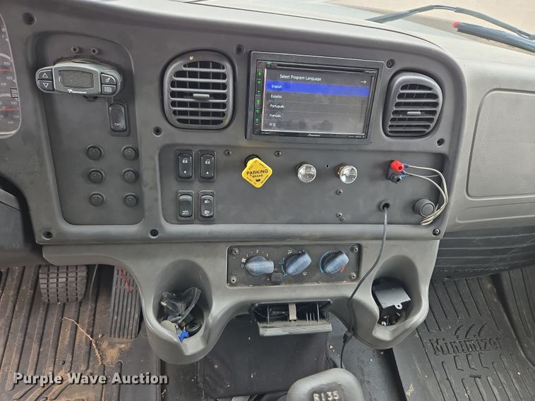 image for item DT7103 2007 Freightliner Business Class M2 Crew Cab flatbed truck