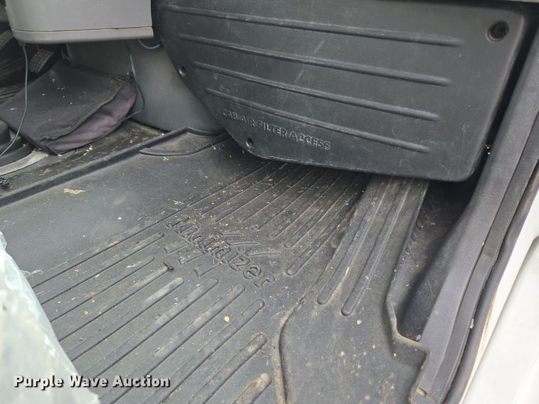 image for item DT7103 2007 Freightliner Business Class M2 Crew Cab flatbed truck