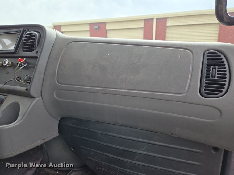 image for item DT7103 2007 Freightliner Business Class M2 Crew Cab flatbed truck