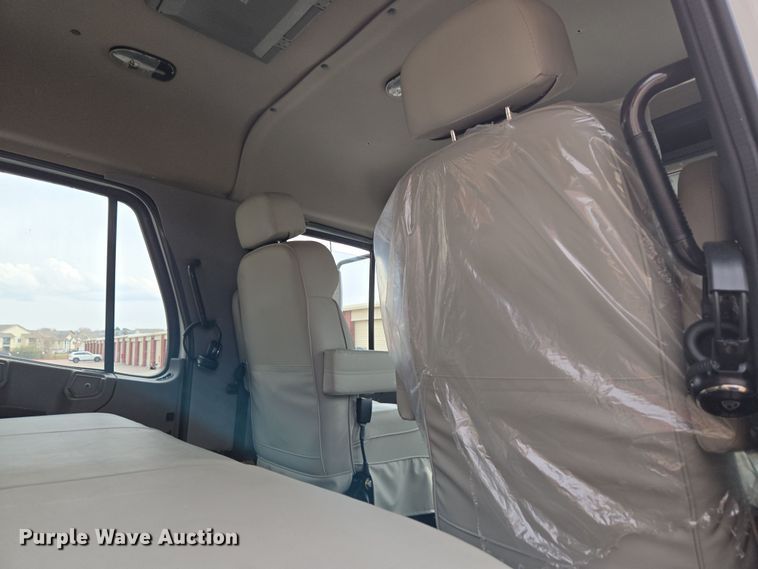 image for item DT7103 2007 Freightliner Business Class M2 Crew Cab flatbed truck