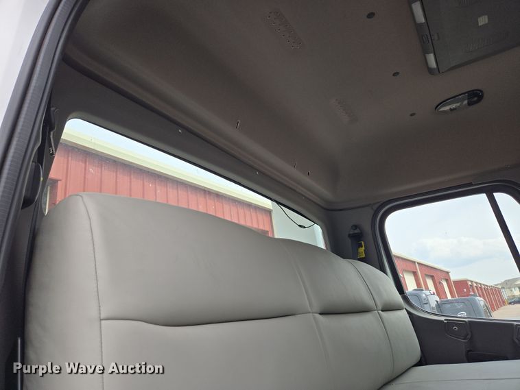 image for item DT7103 2007 Freightliner Business Class M2 Crew Cab flatbed truck