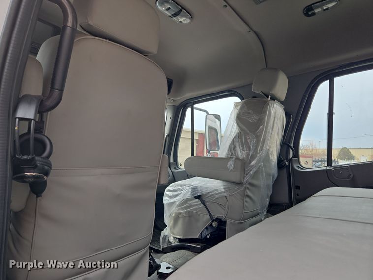 image for item DT7103 2007 Freightliner Business Class M2 Crew Cab flatbed truck