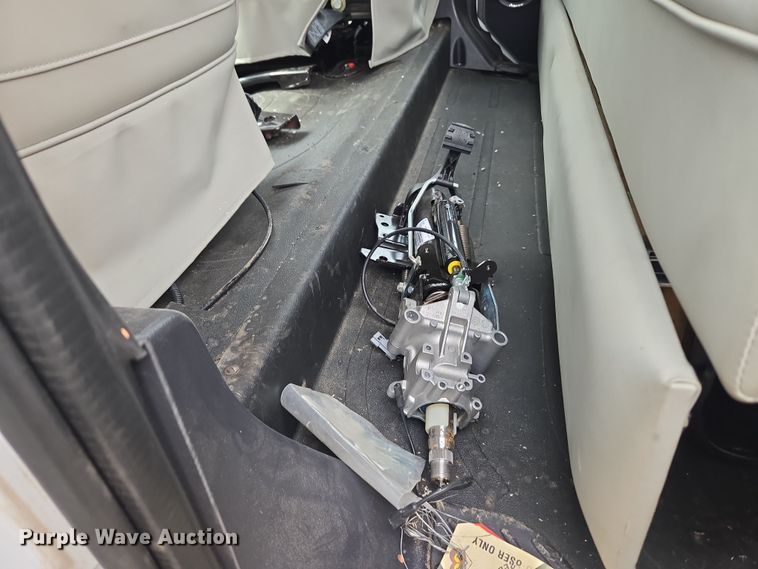 image for item DT7103 2007 Freightliner Business Class M2 Crew Cab flatbed truck