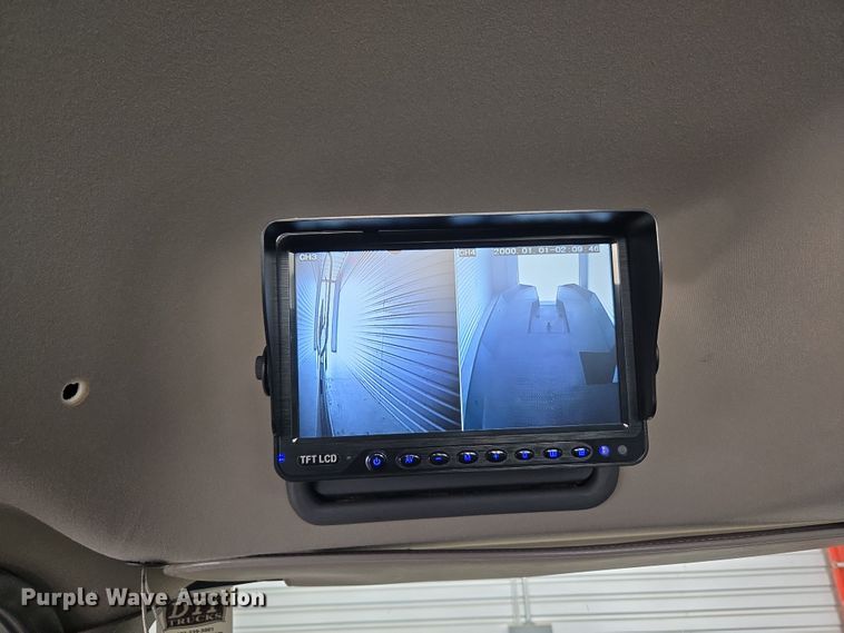 image for item DT7103 2007 Freightliner Business Class M2 Crew Cab flatbed truck