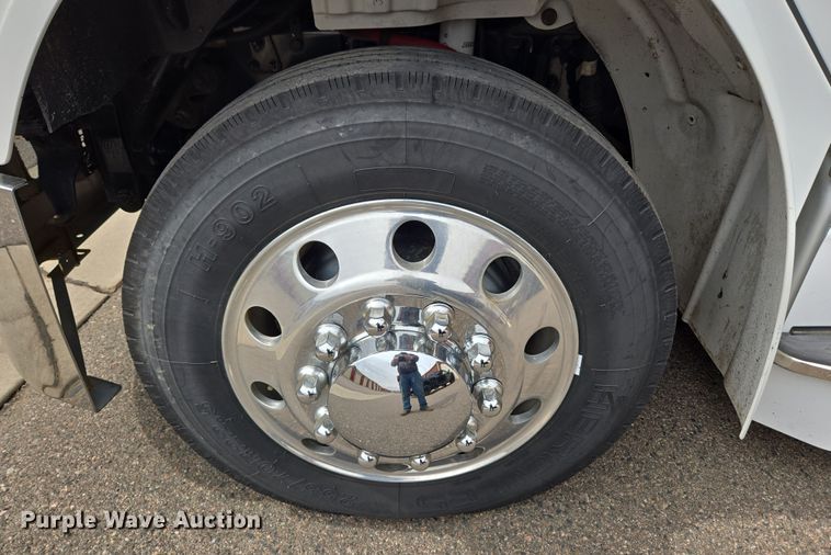 image for item DT7103 2007 Freightliner Business Class M2 Crew Cab flatbed truck