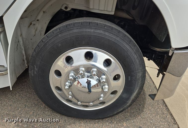 image for item DT7103 2007 Freightliner Business Class M2 Crew Cab flatbed truck