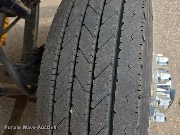 image for item DT7103 2007 Freightliner Business Class M2 Crew Cab flatbed truck