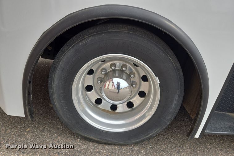 image for item DT7103 2007 Freightliner Business Class M2 Crew Cab flatbed truck