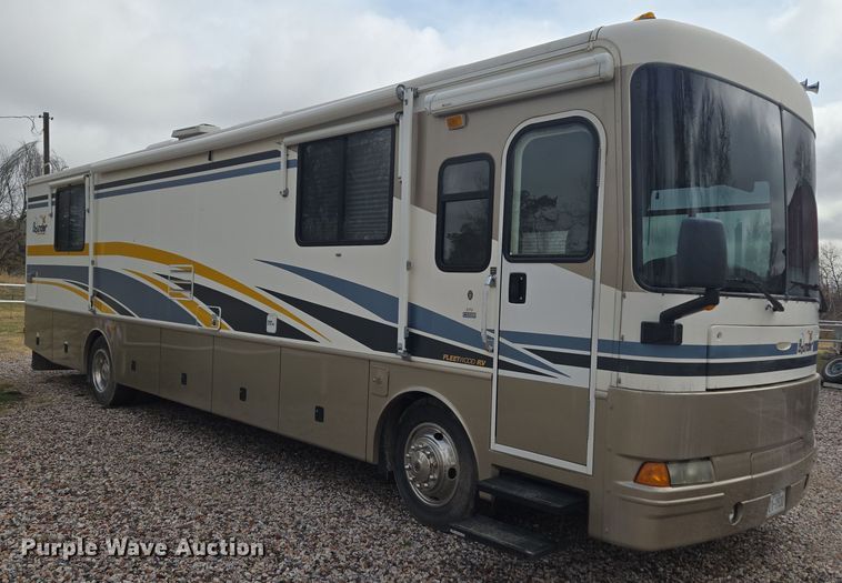 image for item DT7104 2003 Freightliner XC Chassis RV