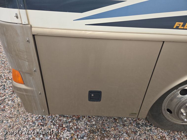 image for item DT7104 2003 Freightliner XC Chassis RV