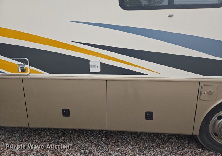 image for item DT7104 2003 Freightliner XC Chassis RV