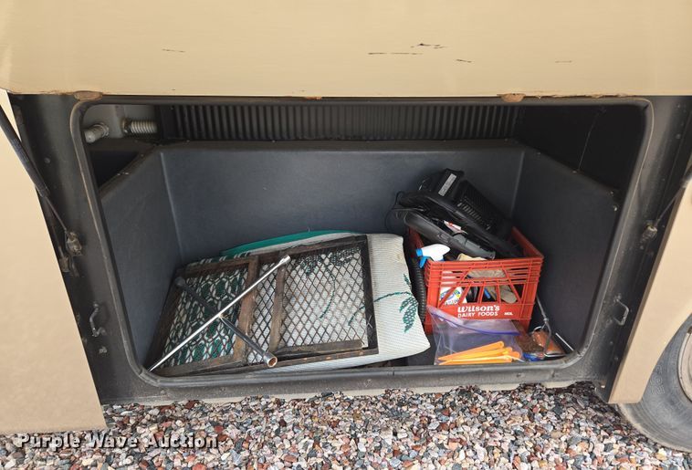 image for item DT7104 2003 Freightliner XC Chassis RV