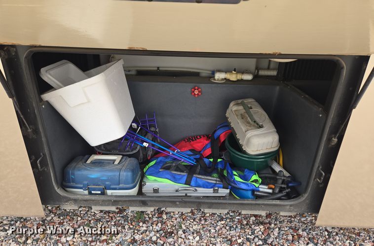 image for item DT7104 2003 Freightliner XC Chassis RV