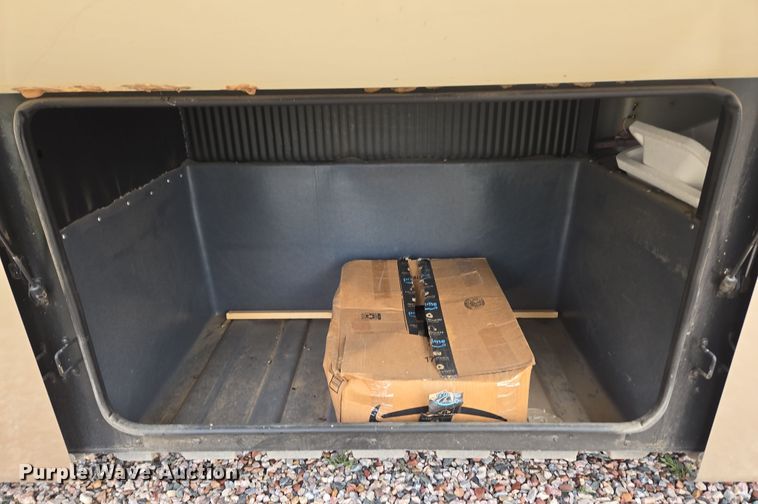 image for item DT7104 2003 Freightliner XC Chassis RV