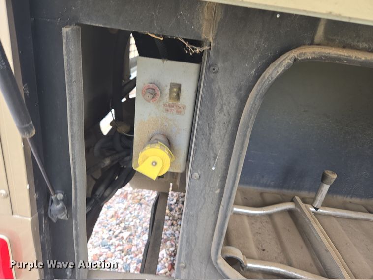 image for item DT7104 2003 Freightliner XC Chassis RV