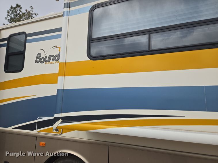 image for item DT7104 2003 Freightliner XC Chassis RV