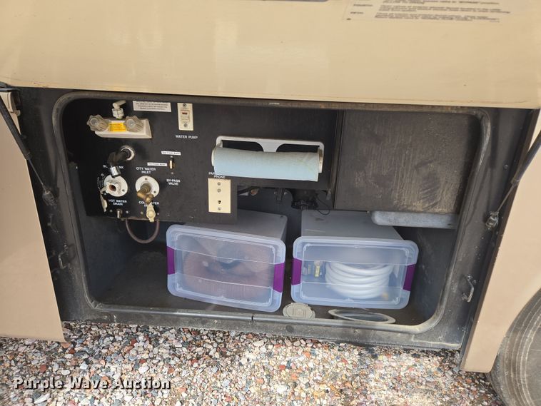 image for item DT7104 2003 Freightliner XC Chassis RV