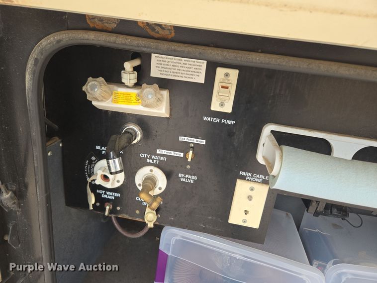 image for item DT7104 2003 Freightliner XC Chassis RV