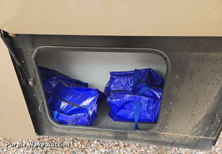 image for item DT7104 2003 Freightliner XC Chassis RV