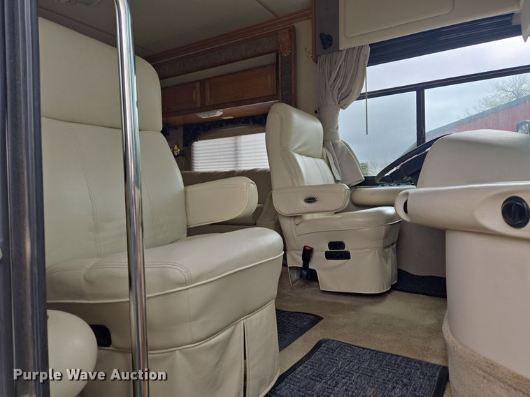 image for item DT7104 2003 Freightliner XC Chassis RV