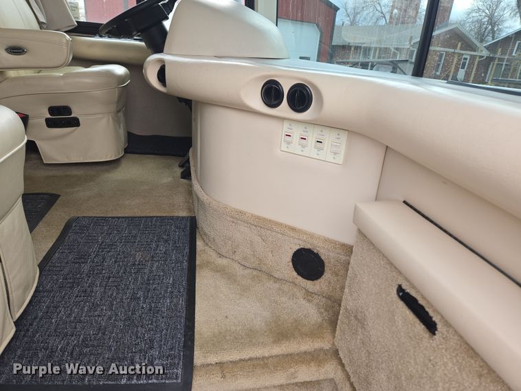 image for item DT7104 2003 Freightliner XC Chassis RV