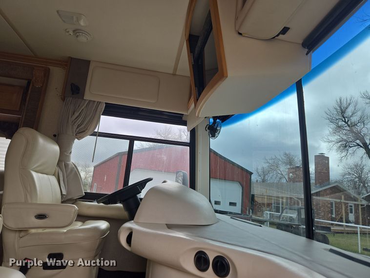 image for item DT7104 2003 Freightliner XC Chassis RV