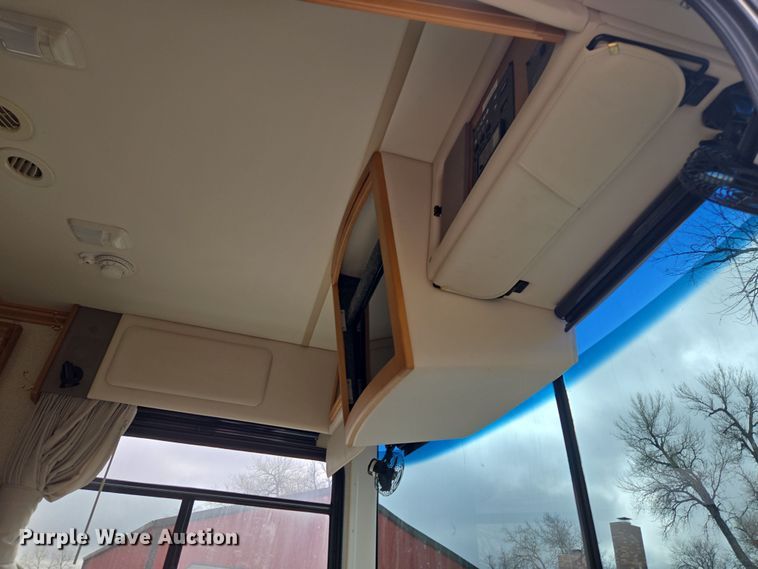 image for item DT7104 2003 Freightliner XC Chassis RV