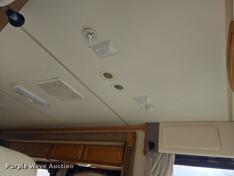 image for item DT7104 2003 Freightliner XC Chassis RV